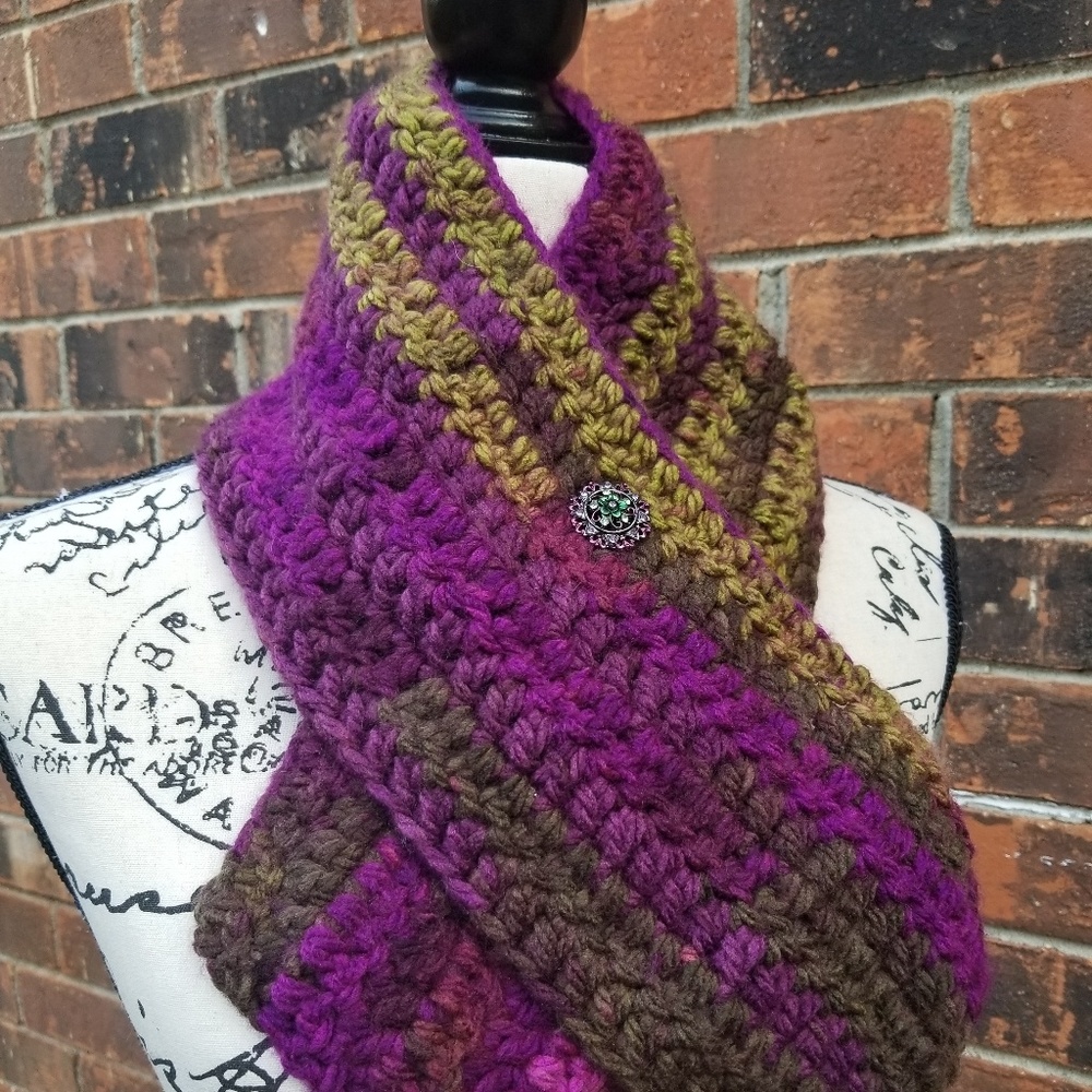 NWT Handmade Crochet Neckwarmer Purple Moss